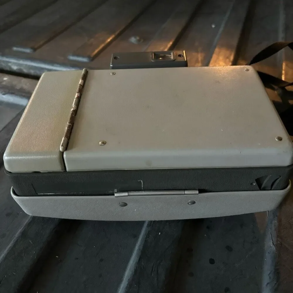 Polaroid 210 Land Camera *Not Tested*